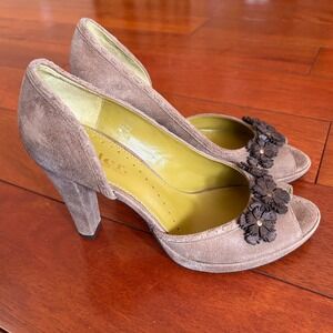 Richard Tyler Brown Suede Shoes‎ size 8 Floral Embellishement Peep Toe Heels